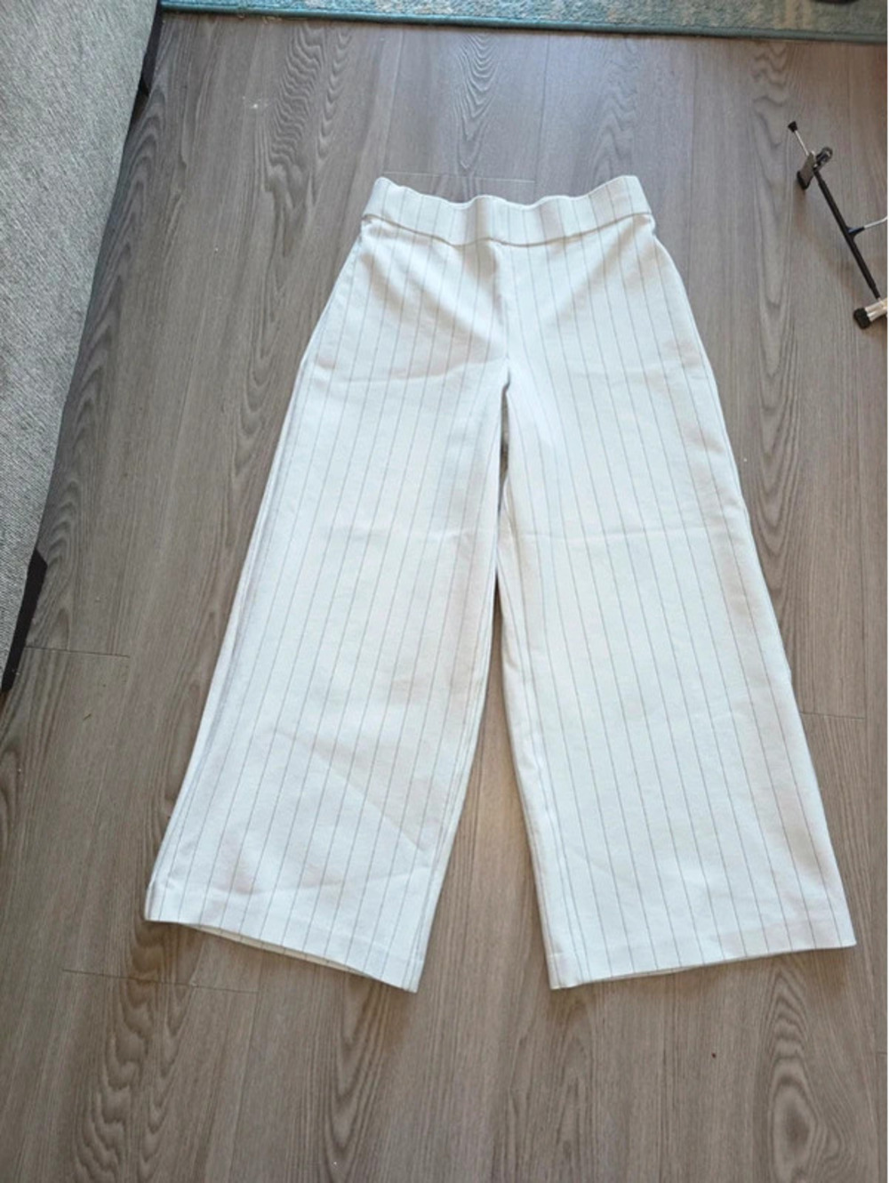 JNY  Textured cotton blend wide-leg cropped pants with belt, contemporary brand